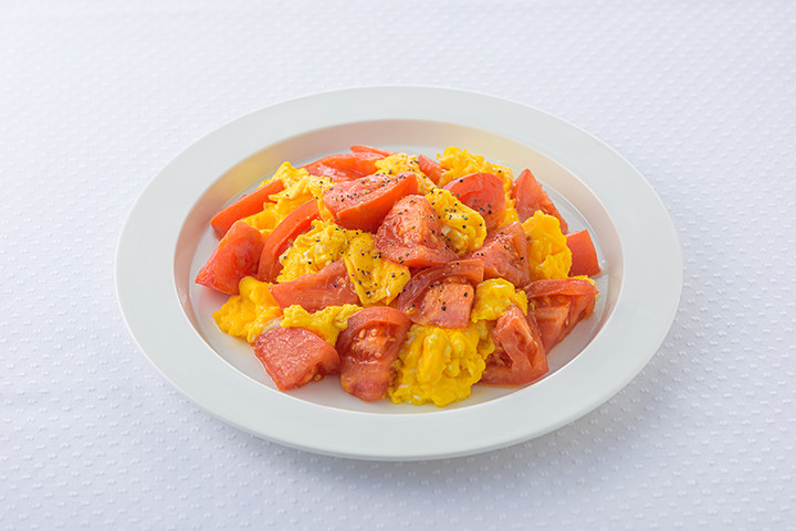 トマトとふわふわ卵のマヨソテー
